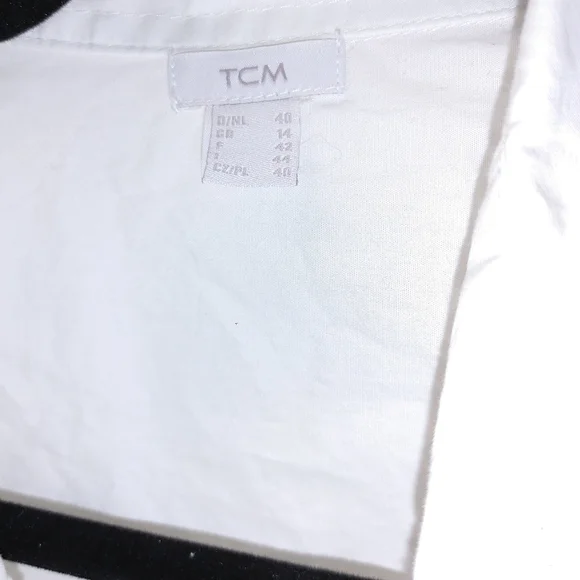 Shapely White Shirt - Picture 2 of 4